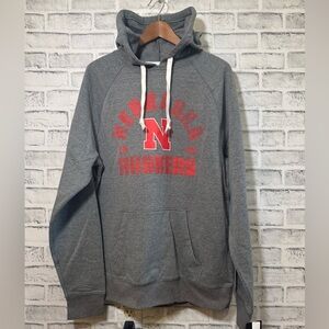 NWT! Men’s Captivating Nebraska Huskers gray super soft sweatshirt hoodie Large
